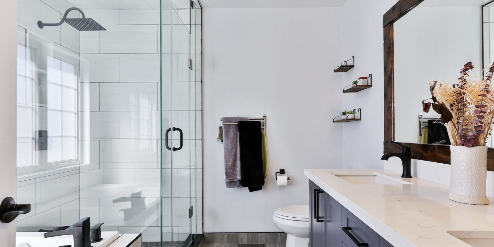 15 Small Modern Guest Bathroom Ideas to Make Feel Welcome